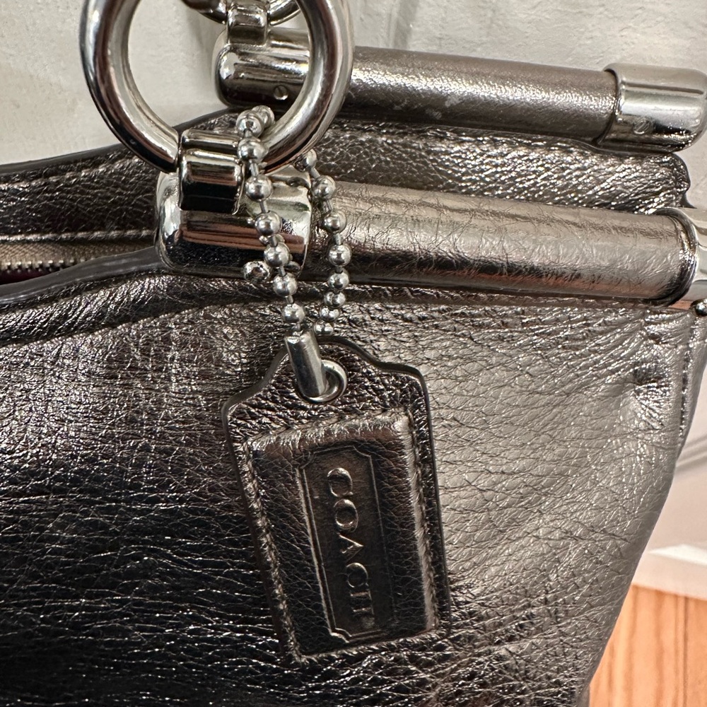 Real❗️COACH metallic bag 💼 like new!! - Picture 4 of 9